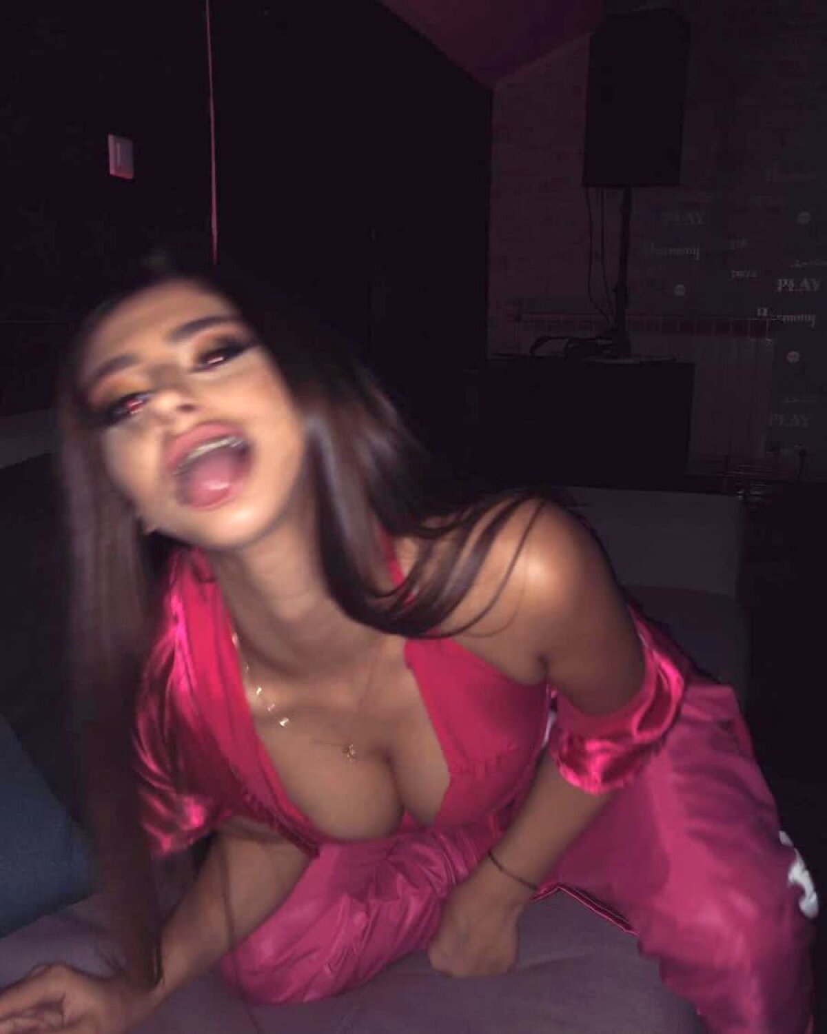 GALERIE FOTO Iubita lui Florinel Coman, superhot pe aeroport! Cum s-a îmbrăcat la plecarea spre Italia