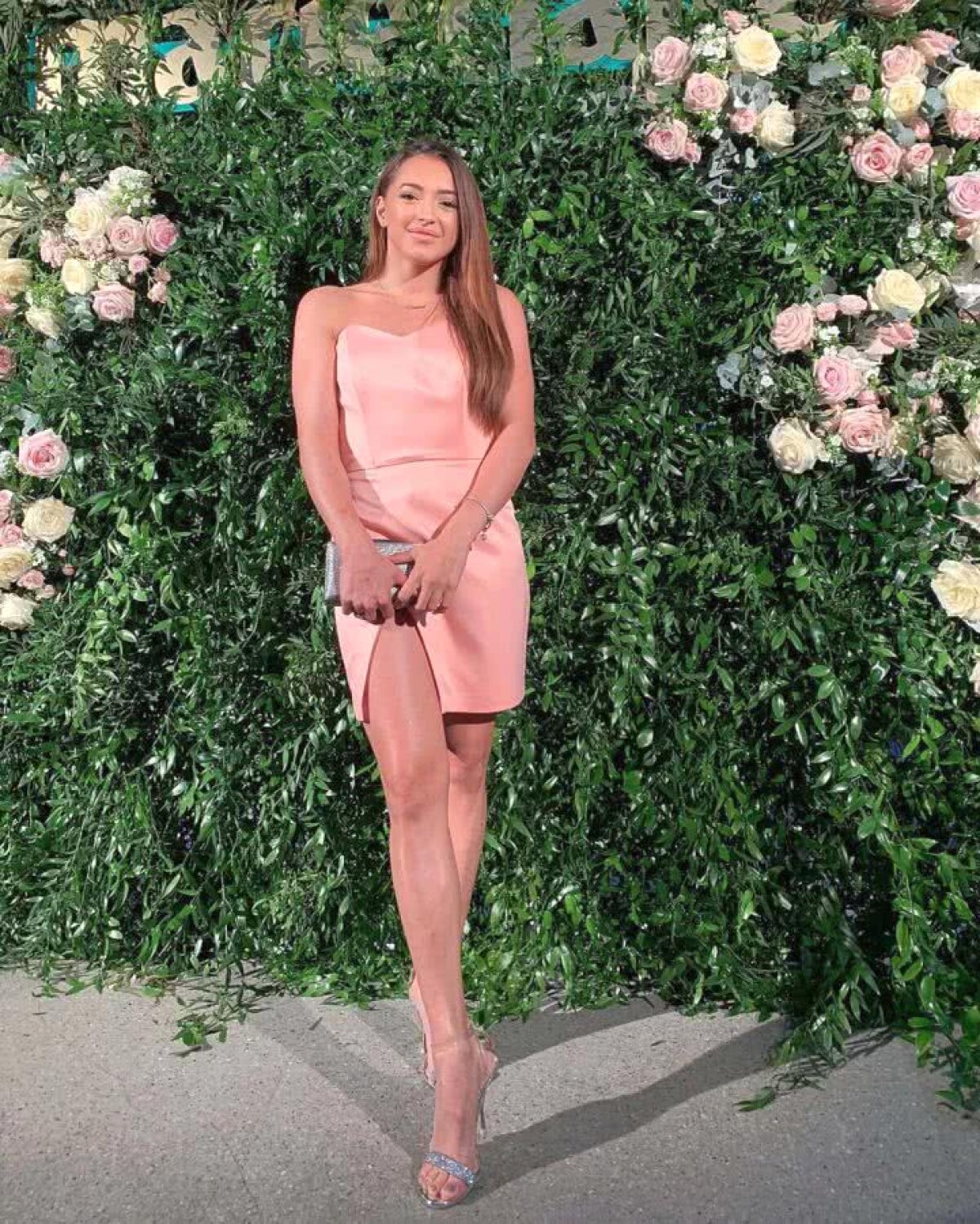 FOTO Gimnasta Larisa Iordache, apariție de senzație la nunta fratelui ei » A atras toate privirile într-o rochie transparentă