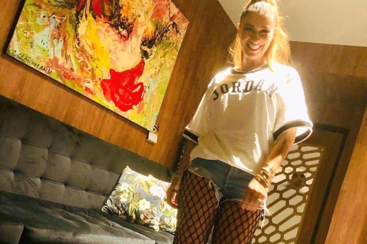 FOTO Anamaria Prodan, SUPERSEXY în Ferrari » Dres plasă și o poziție provocatoare: „Sunteți pregătiți?”