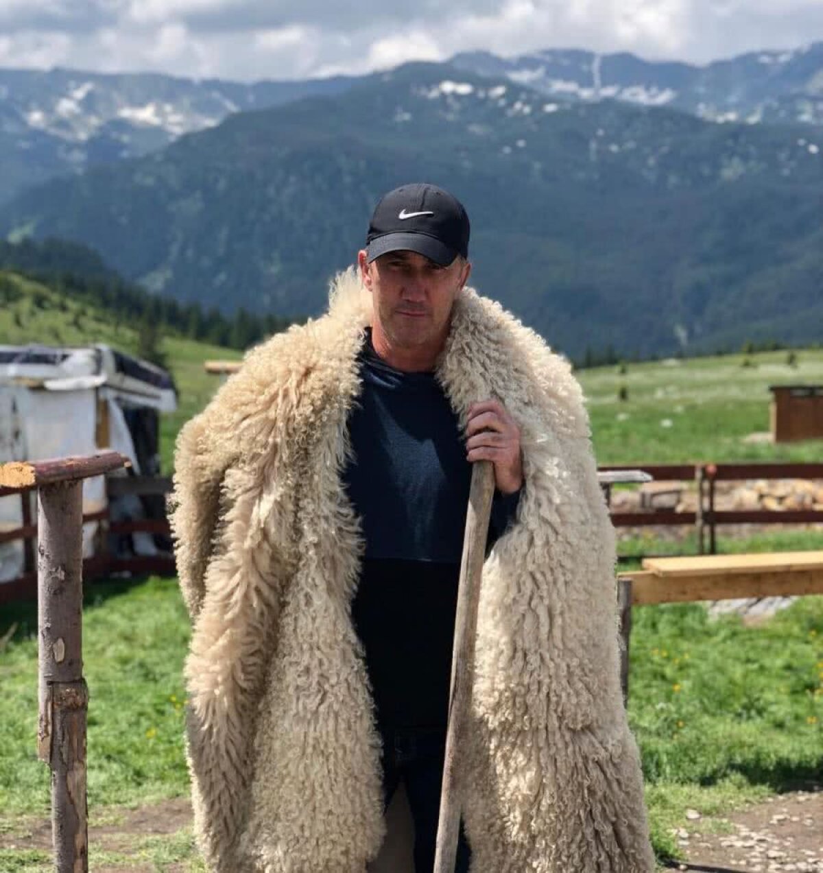 GALERIE FOTO Amintiri din România » Cahill, încântat de vizita în țara noastră! Ce imagini au postat Simona Halep și Darren Cahill