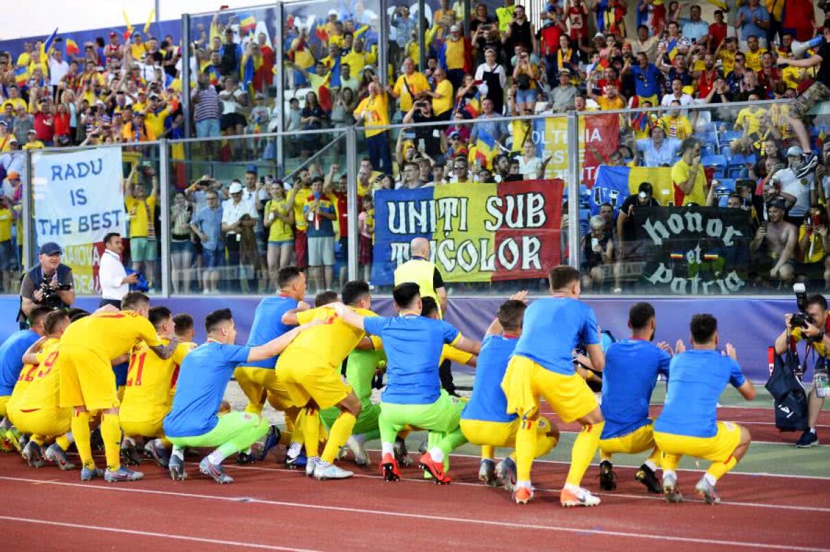 România U21 - Croația U21 4-1 / VIDEO+FOTO „Tricolorii” au sărbătorit cu suporterii la finalul meciului: „Suntem mândri de voi!”