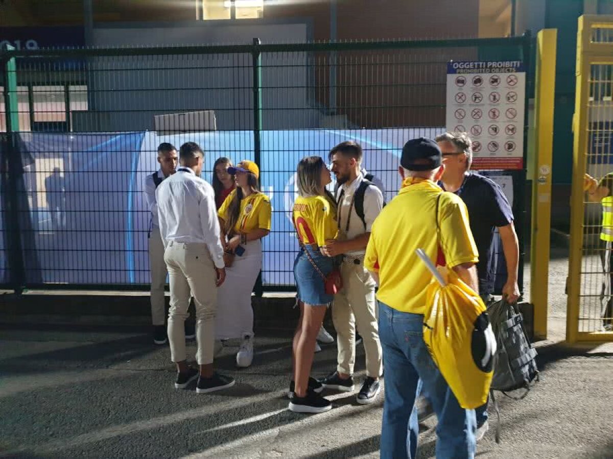 ROMÂNIA U21 - CROAȚIA U21 4-1 / VIDEO+FOTO Love, love, love! Iubitele fotbaliștilor naționalei U21 au trecut în marcaj la final ;)