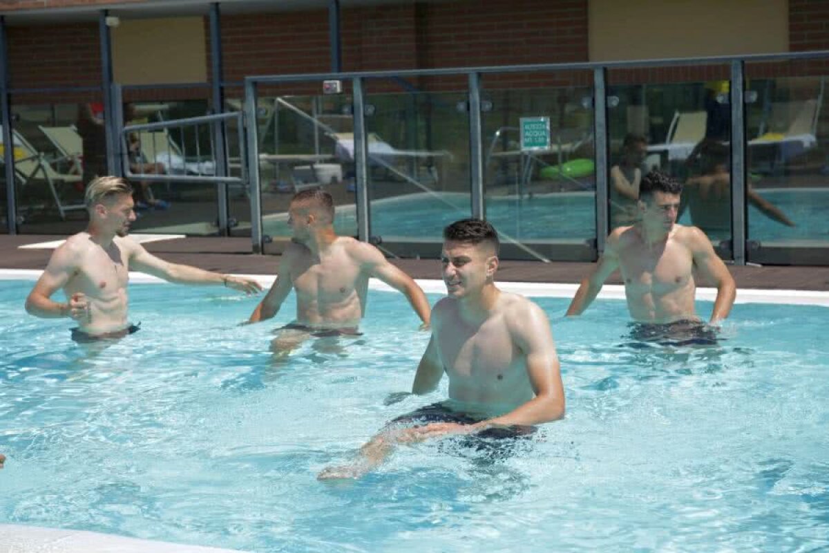 ROMÂNIA U21 // FOTO Anglia, venim! „Tricolorii” care au învins Croația și-au arătat mușchii la piscină