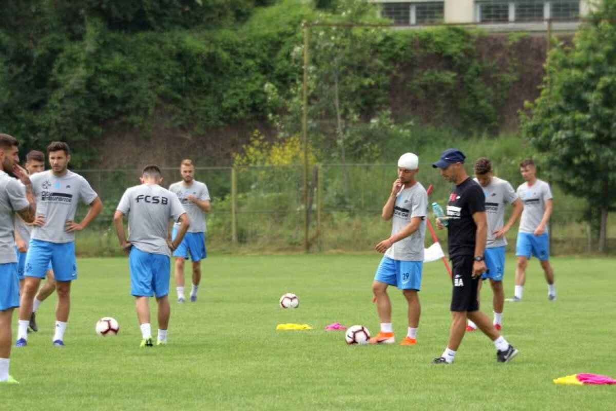 FCSB // VIDEO + FOTO Nu-i de glumă cu Andone! Noul antrenor al roș-albaștrilor vrea să fie șeful vestiarului: detalii inedite de la antrenamentul de azi