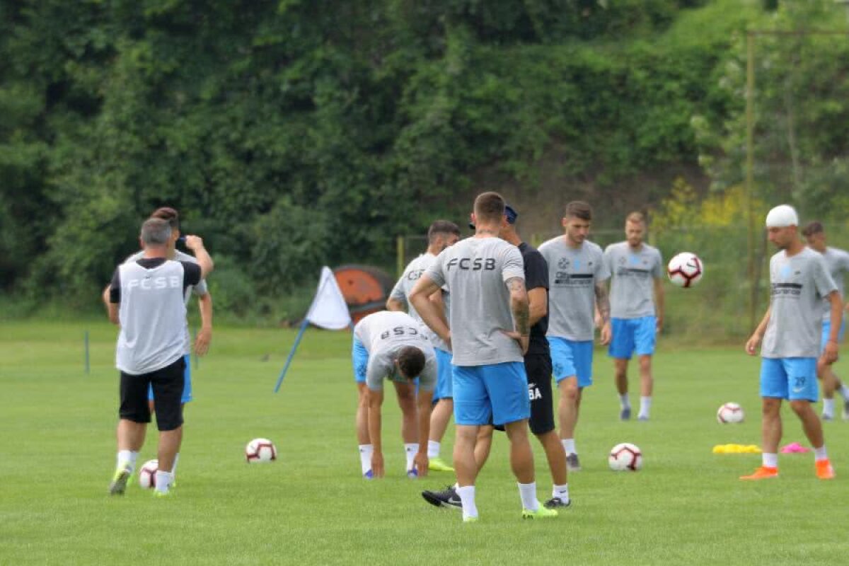 FCSB // VIDEO + FOTO Nu-i de glumă cu Andone! Noul antrenor al roș-albaștrilor vrea să fie șeful vestiarului: detalii inedite de la antrenamentul de azi