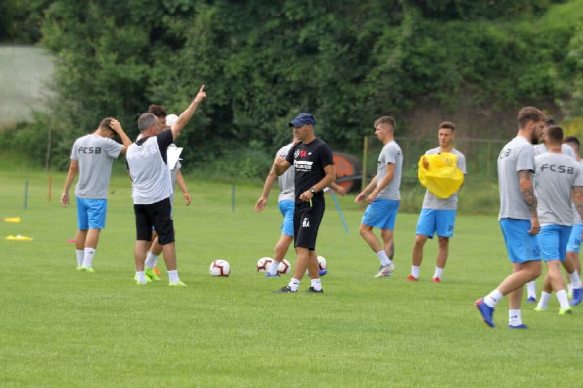 FCSB // VIDEO + FOTO Nu-i de glumă cu Andone! Noul antrenor al roș-albaștrilor vrea să fie șeful vestiarului: detalii inedite de la antrenamentul de azi