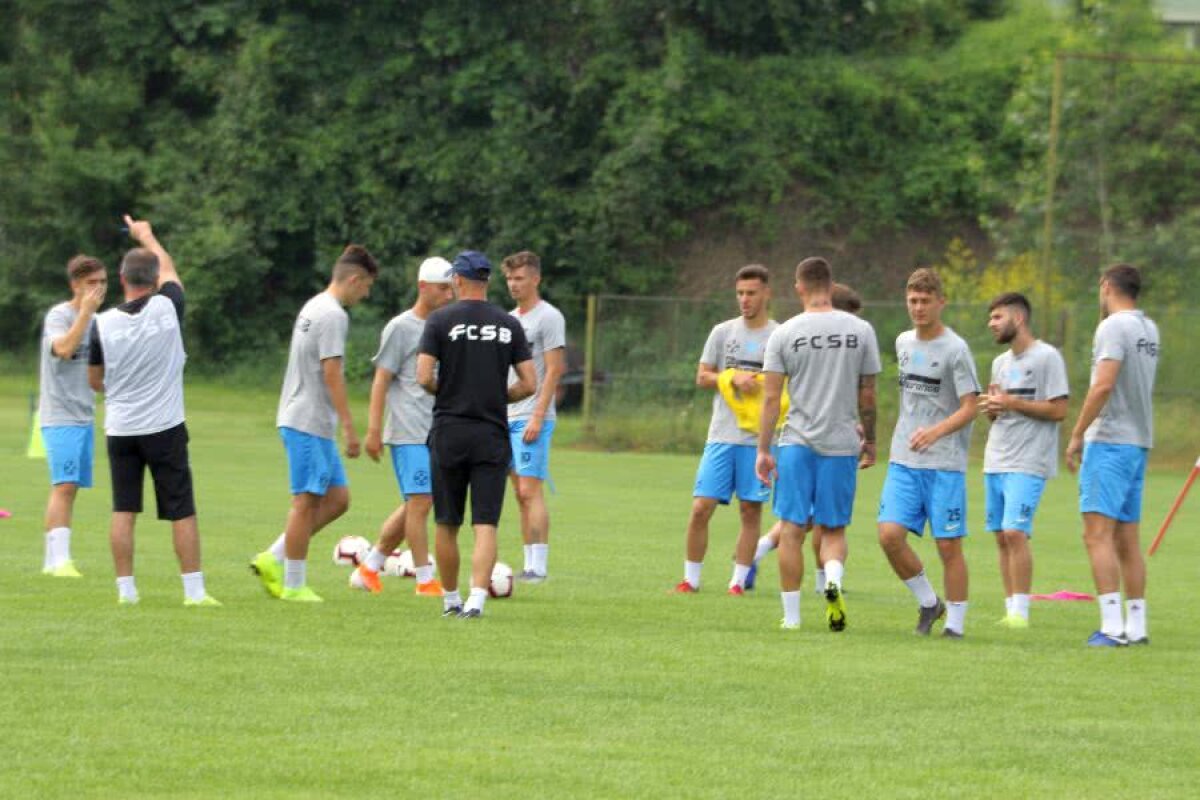 FCSB // VIDEO + FOTO Nu-i de glumă cu Andone! Noul antrenor al roș-albaștrilor vrea să fie șeful vestiarului: detalii inedite de la antrenamentul de azi