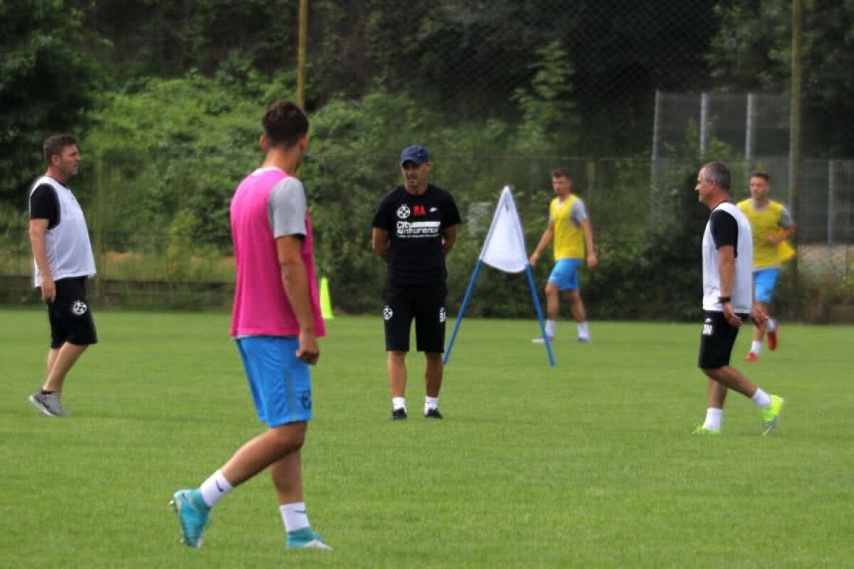 FCSB // VIDEO + FOTO Nu-i de glumă cu Andone! Noul antrenor al roș-albaștrilor vrea să fie șeful vestiarului: detalii inedite de la antrenamentul de azi