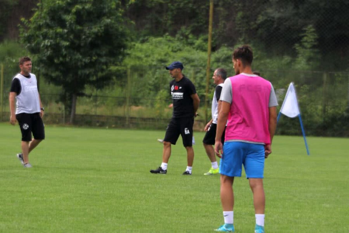 FCSB // VIDEO + FOTO Nu-i de glumă cu Andone! Noul antrenor al roș-albaștrilor vrea să fie șeful vestiarului: detalii inedite de la antrenamentul de azi
