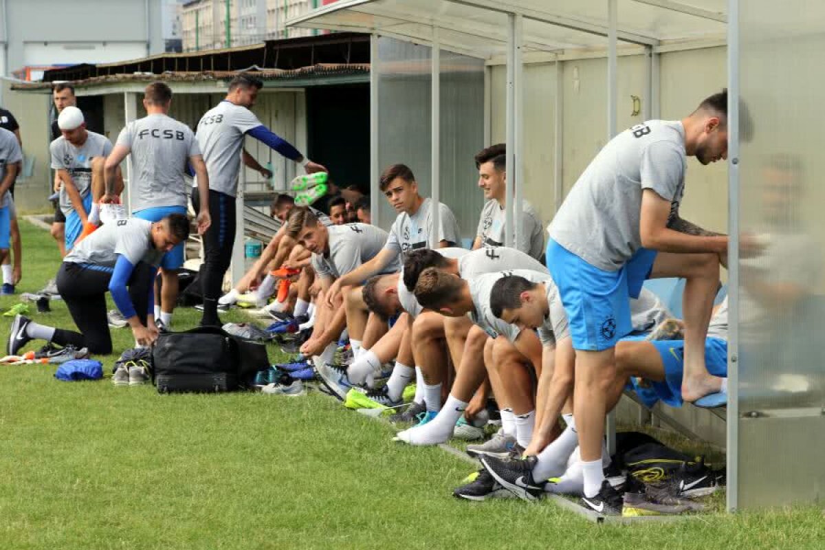 FCSB // VIDEO + FOTO Nu-i de glumă cu Andone! Noul antrenor al roș-albaștrilor vrea să fie șeful vestiarului: detalii inedite de la antrenamentul de azi