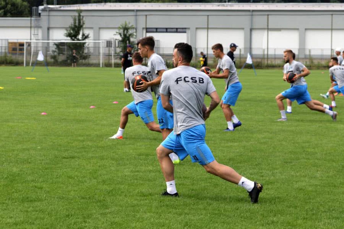 FCSB // VIDEO + FOTO Nu-i de glumă cu Andone! Noul antrenor al roș-albaștrilor vrea să fie șeful vestiarului: detalii inedite de la antrenamentul de azi
