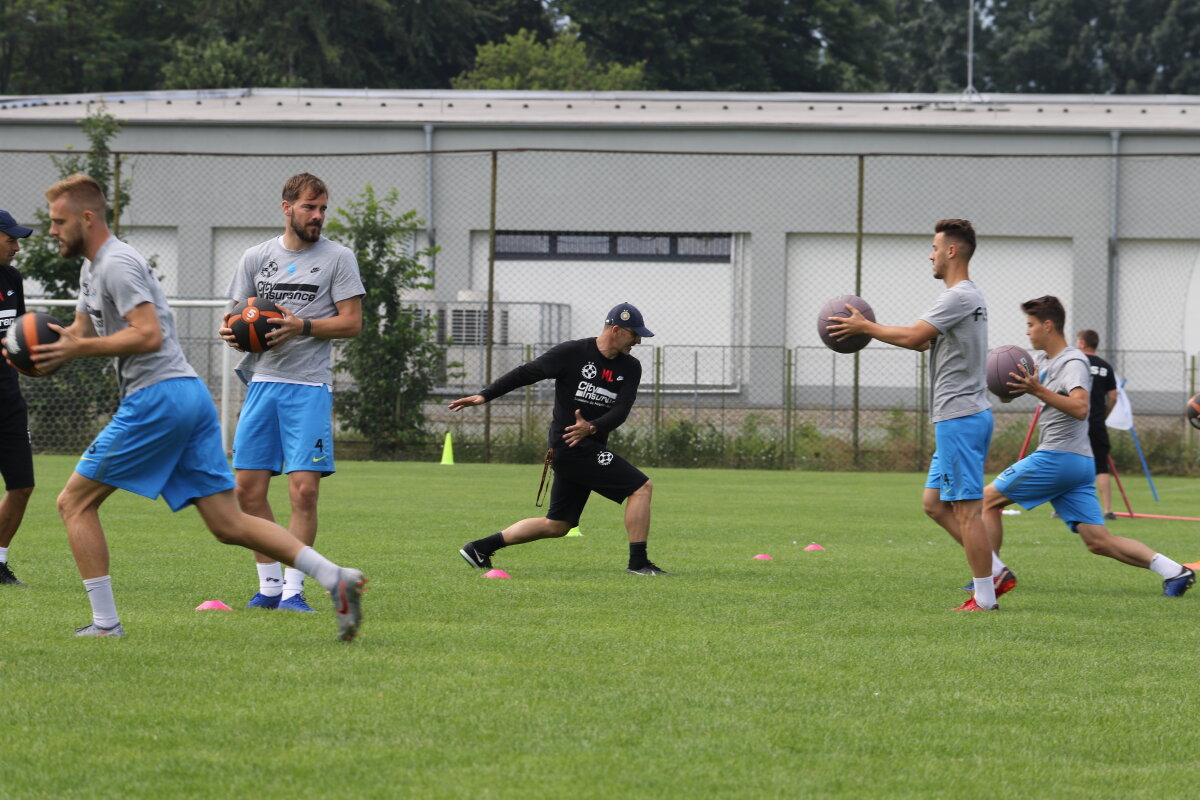 FCSB // VIDEO + FOTO Nu-i de glumă cu Andone! Noul antrenor al roș-albaștrilor vrea să fie șeful vestiarului: detalii inedite de la antrenamentul de azi