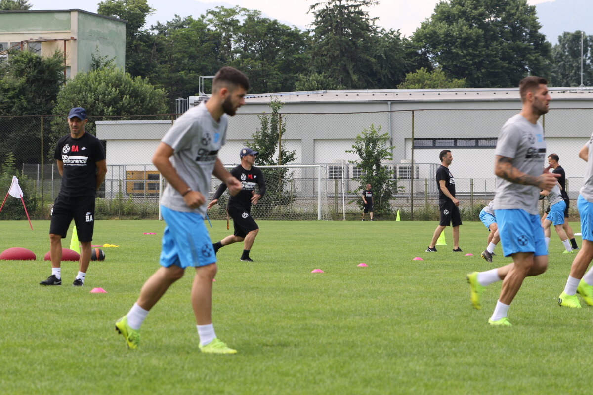 FCSB // VIDEO + FOTO Nu-i de glumă cu Andone! Noul antrenor al roș-albaștrilor vrea să fie șeful vestiarului: detalii inedite de la antrenamentul de azi