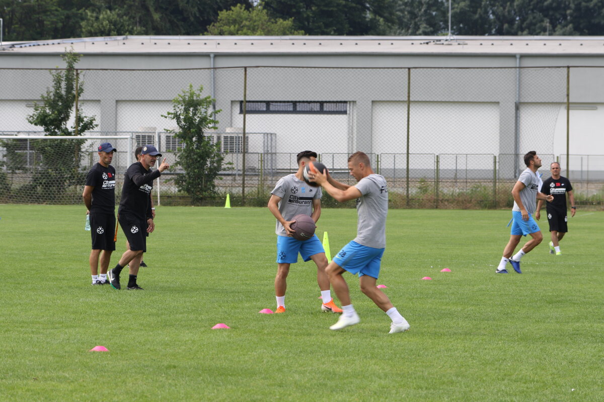 FCSB // VIDEO + FOTO Nu-i de glumă cu Andone! Noul antrenor al roș-albaștrilor vrea să fie șeful vestiarului: detalii inedite de la antrenamentul de azi