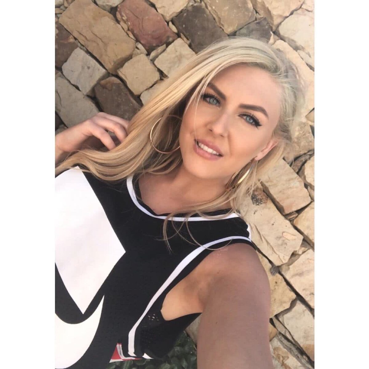 FOTO Ea e motivul care îl ține la Dinamo! S-a certat cu toată conducerea pentru sexy-știrista de la Antena 1