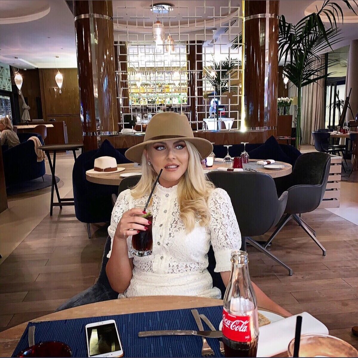 FOTO Ea e motivul care îl ține la Dinamo! S-a certat cu toată conducerea pentru sexy-știrista de la Antena 1