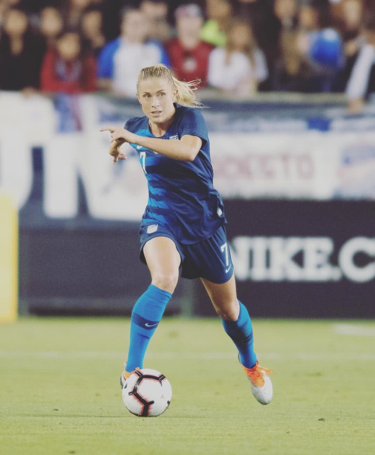 FOTO Ea e blonda cu numărul 7 din centrul apărării: Abby Dahlkemper face furori la naționala SUA de fotbal feminin