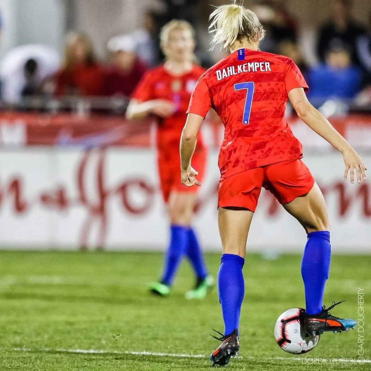 FOTO Ea e blonda cu numărul 7 din centrul apărării: Abby Dahlkemper face furori la naționala SUA de fotbal feminin
