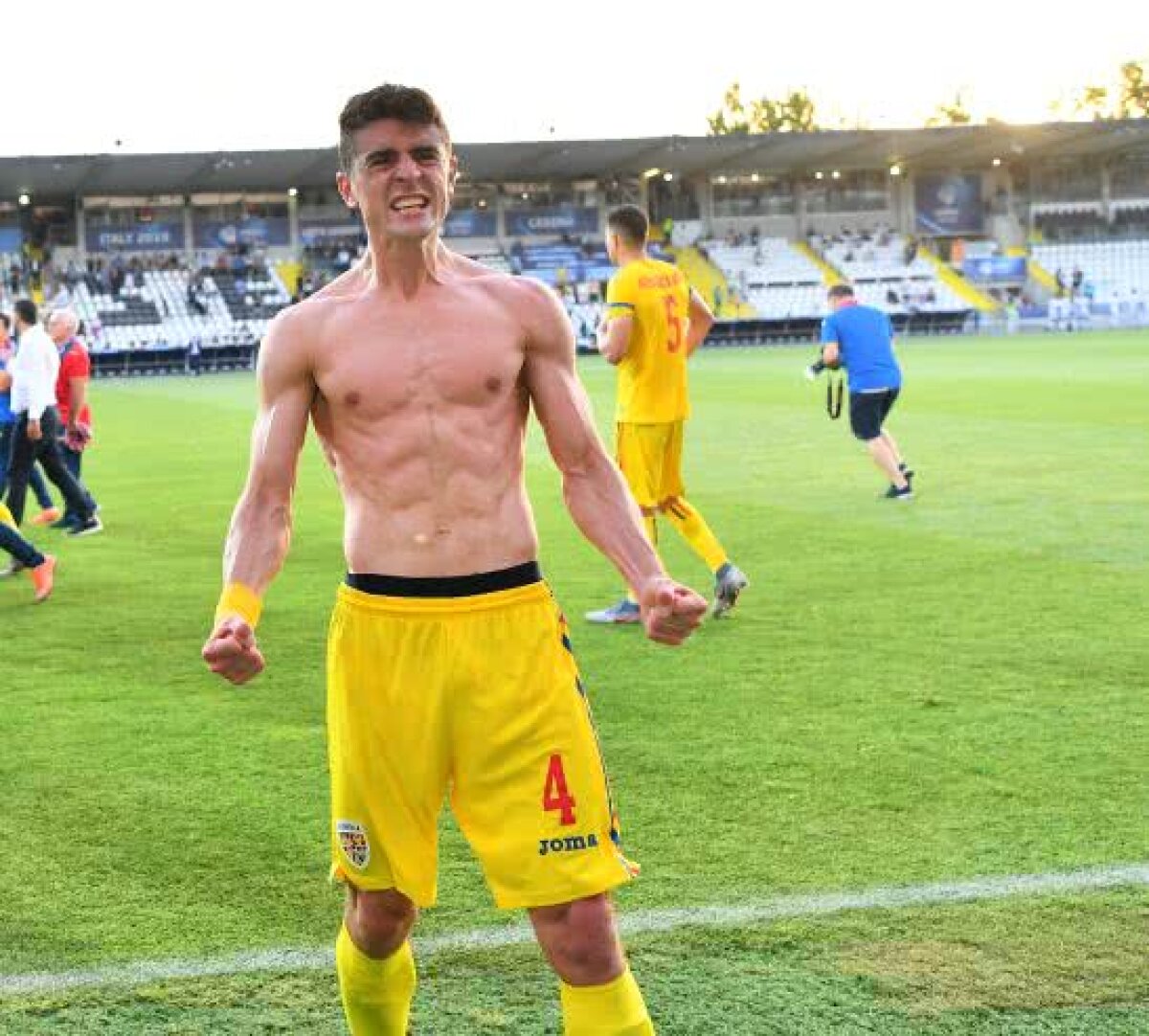 ANGLIA U21 - ROMÂNIA U21 2-4 // SUPERFOTO Imagini impresionante de la final » „Tricolorii” au sărbătorit cu fanii victoria incredibilă