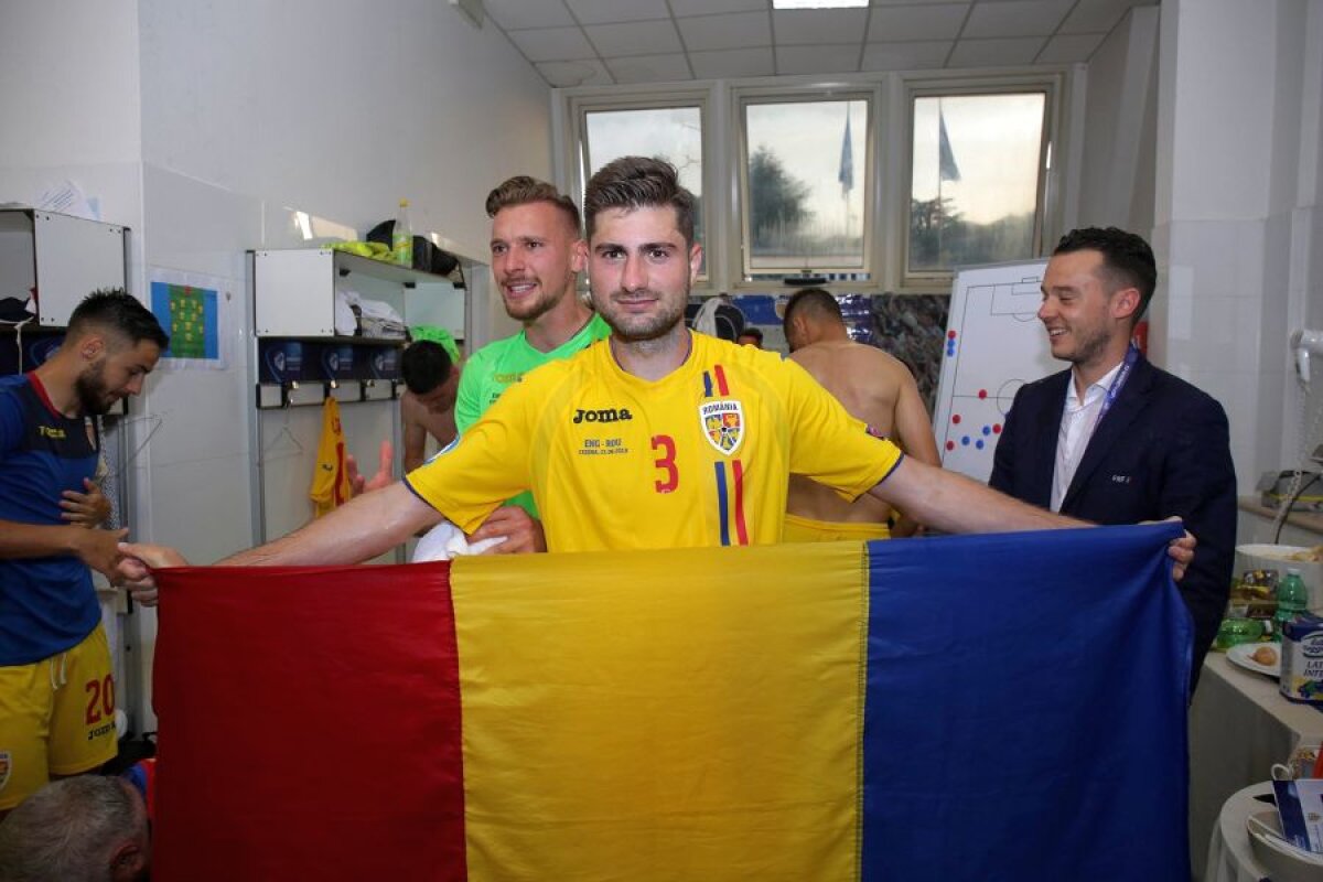 ANGLIA U21 - ROMÂNIA U21 // VIDEO+FOTO Cum au sărbătorit „tricolorii” în vestiar victoria de neuitat + Euforie la plecarea echipei de la stadion