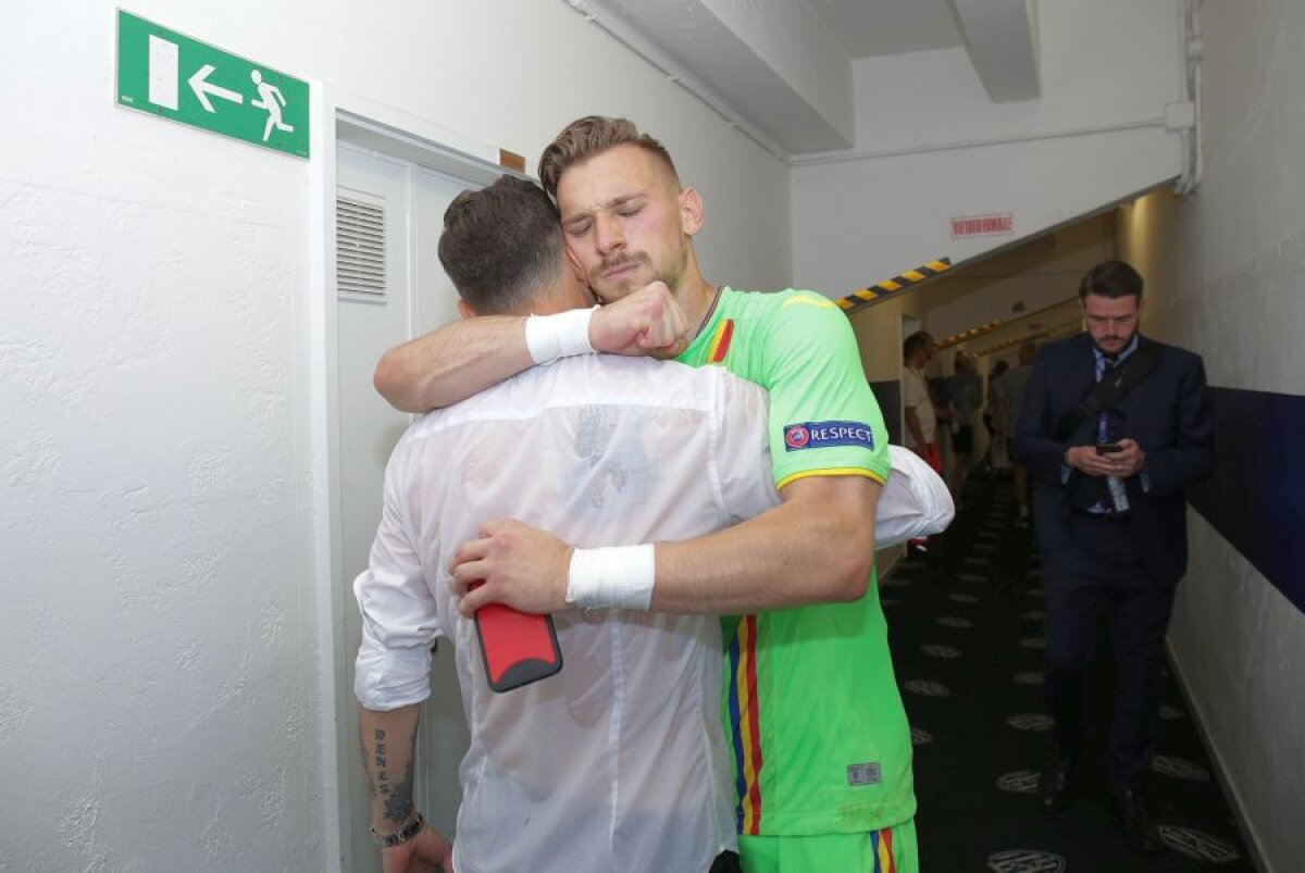 ANGLIA U21 - ROMÂNIA U21 // VIDEO+FOTO Cum au sărbătorit „tricolorii” în vestiar victoria de neuitat + Euforie la plecarea echipei de la stadion