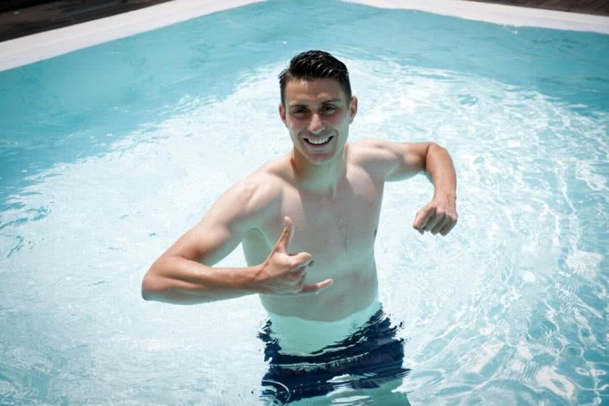 GALERIE FOTO Vremea relaxării » Titularii lui Mirel Rădoi s-au destins din nou la piscină! Imagini de colecție cu „actorii” care au „răpus” Anglia