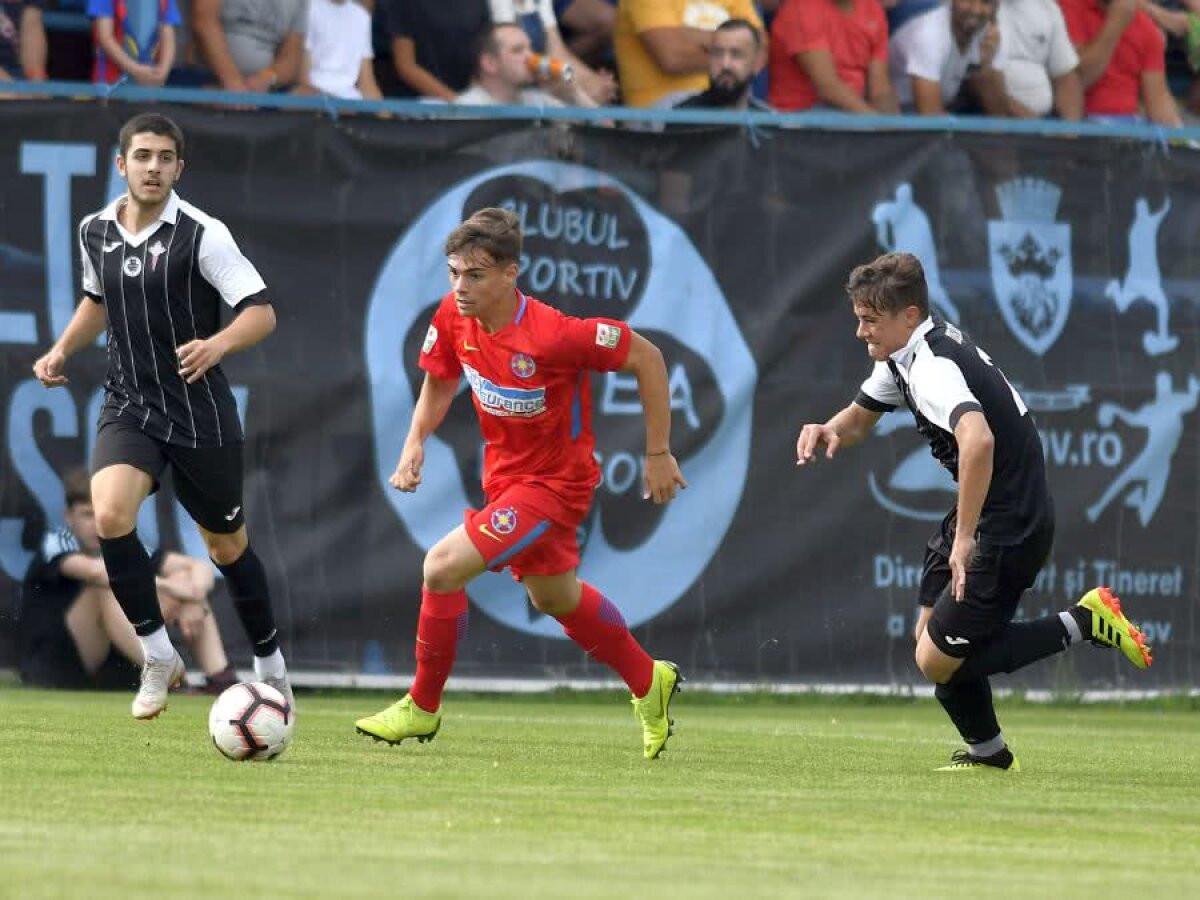 FCSB - CS COLȚEA BRAȘOV 7-0 // VIDEO » Bogdan Andone a câștigat lejer la debutul pe banca roș-albaștrilor