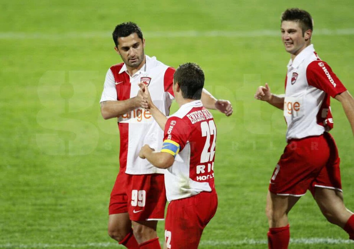 VIDEO+FOTO Claudiu Niculescu, legenda vie a lui Dinamo, împlinește azi 45 de ani! 15 borne ale unei cariere de excepție: cifre UNICE în atacul „câinilor” + momente memorabile, în teren și pe bancă