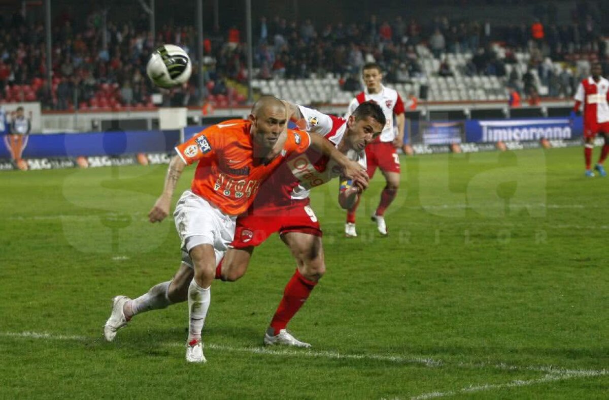 VIDEO+FOTO Claudiu Niculescu, legenda vie a lui Dinamo, împlinește azi 45 de ani! 15 borne ale unei cariere de excepție: cifre UNICE în atacul „câinilor” + momente memorabile, în teren și pe bancă