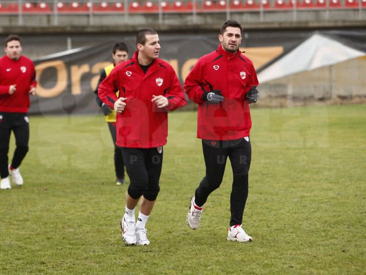 VIDEO+FOTO Claudiu Niculescu, legenda vie a lui Dinamo, împlinește azi 45 de ani! 15 borne ale unei cariere de excepție: cifre UNICE în atacul „câinilor” + momente memorabile, în teren și pe bancă