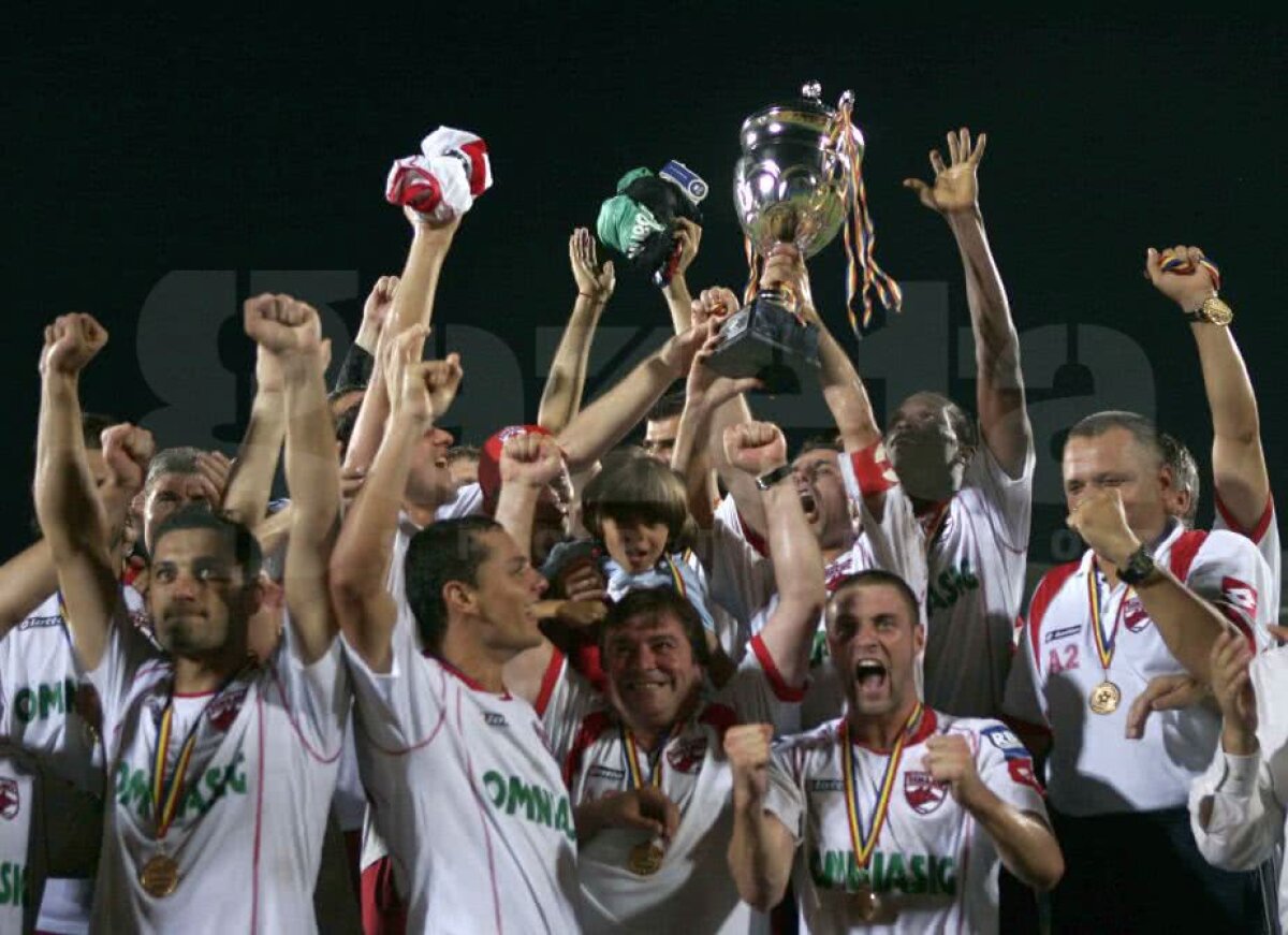 VIDEO+FOTO Claudiu Niculescu, legenda vie a lui Dinamo, împlinește azi 45 de ani! 15 borne ale unei cariere de excepție: cifre UNICE în atacul „câinilor” + momente memorabile, în teren și pe bancă