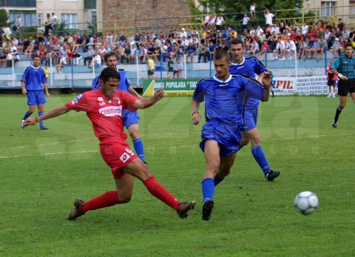 VIDEO+FOTO Claudiu Niculescu, legenda vie a lui Dinamo, împlinește azi 45 de ani! 15 borne ale unei cariere de excepție: cifre UNICE în atacul „câinilor” + momente memorabile, în teren și pe bancă