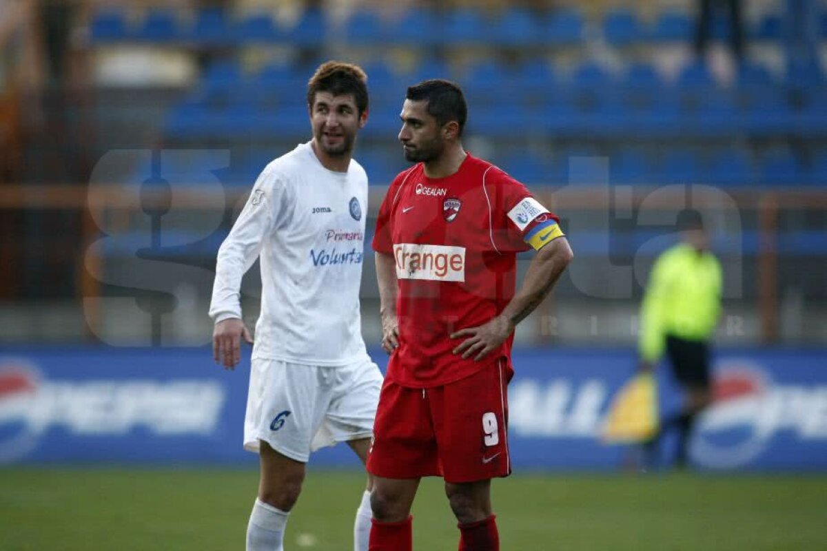 VIDEO+FOTO Claudiu Niculescu, legenda vie a lui Dinamo, împlinește azi 45 de ani! 15 borne ale unei cariere de excepție: cifre UNICE în atacul „câinilor” + momente memorabile, în teren și pe bancă