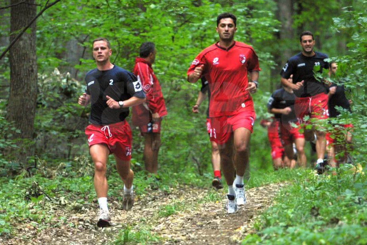 VIDEO+FOTO Claudiu Niculescu, legenda vie a lui Dinamo, împlinește azi 45 de ani! 15 borne ale unei cariere de excepție: cifre UNICE în atacul „câinilor” + momente memorabile, în teren și pe bancă