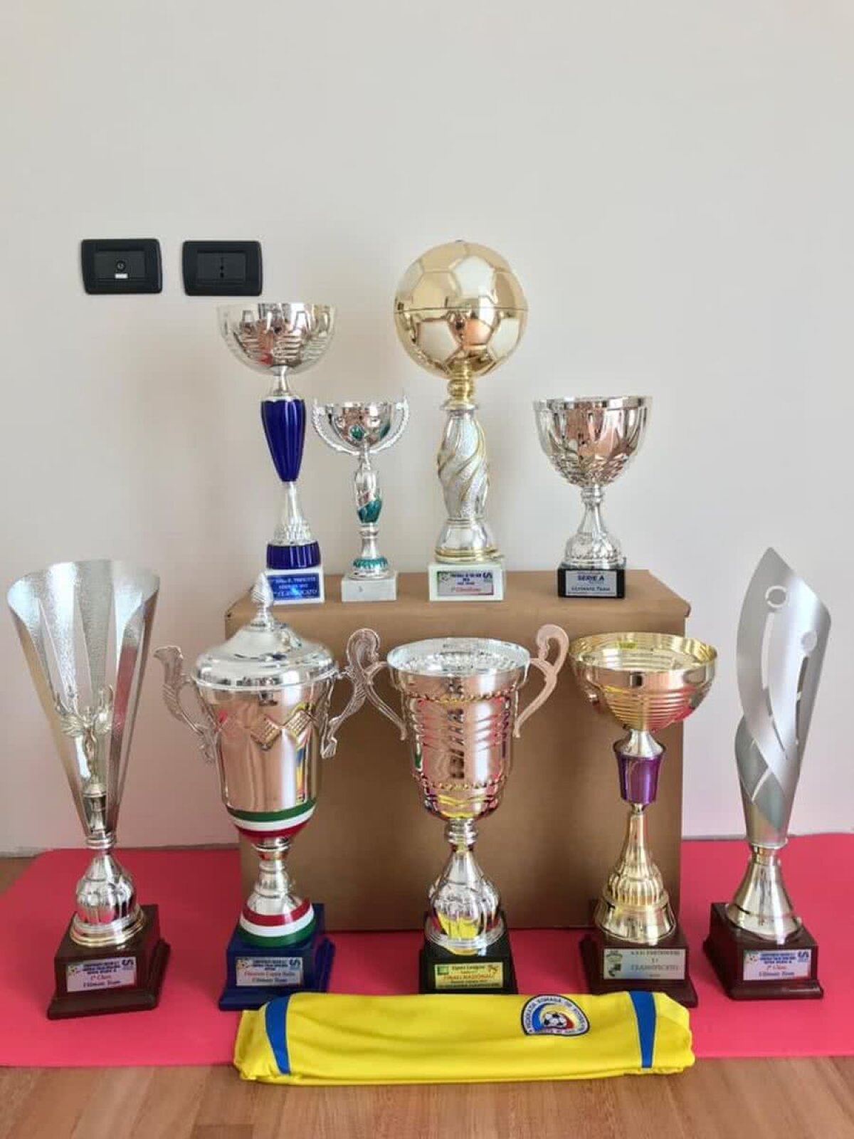 EURO 2019 // FOTO+VIDEO Naționala U21, susținută de o echipă de români din Bologna! Provocare pentru FRF