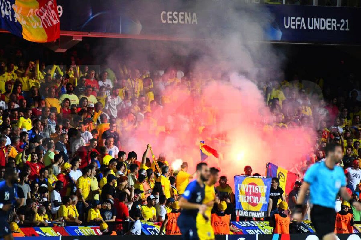 FRANȚA U21 - ROMÂNIA U21 // GALERIE FOTO Ce nu s-a văzut la TV: ultrașii au aprins torțe, iar de acolo a început scandalul: „Rușine să vă fie!” + crainicul a făcut un anunț-șoc!