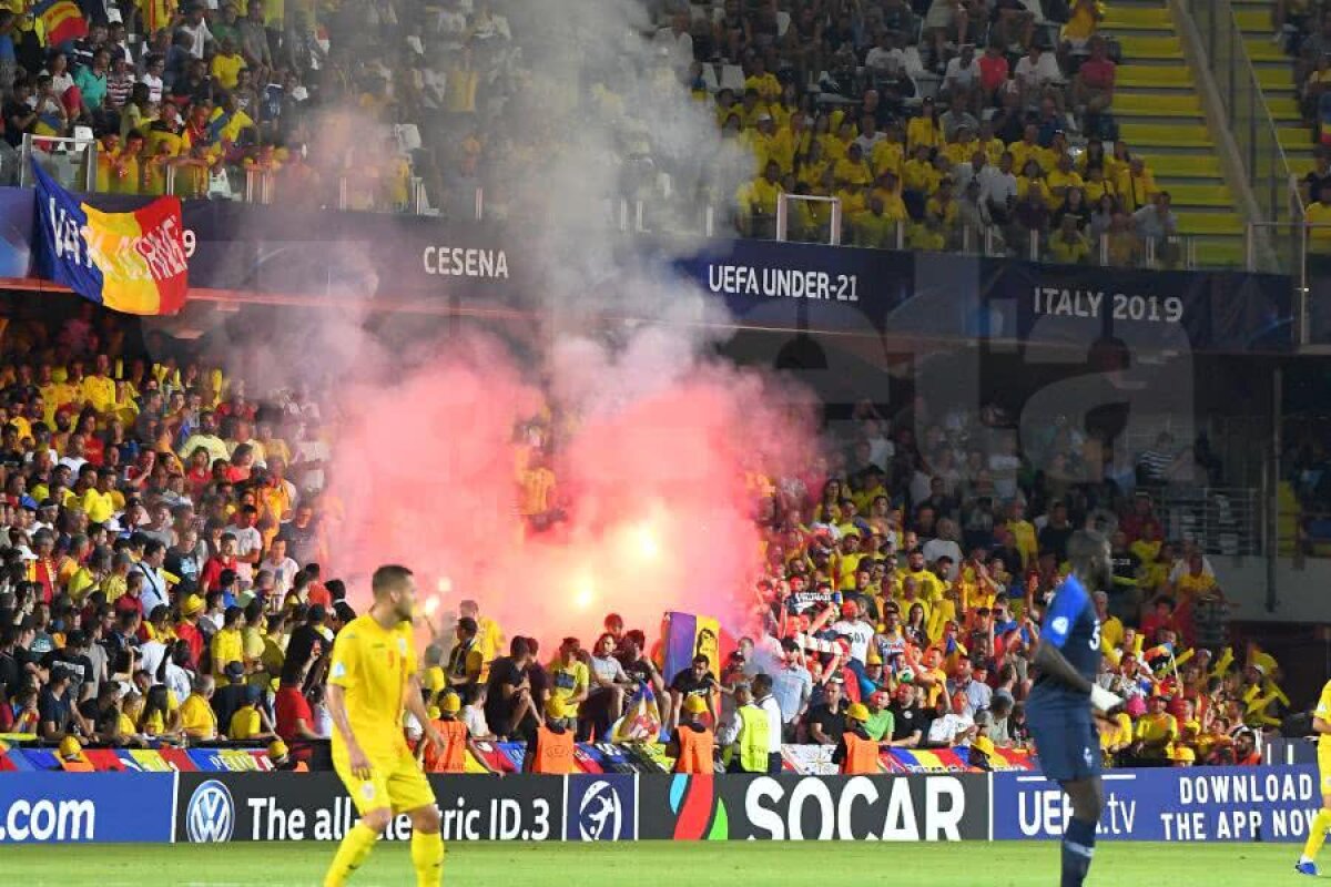 FRANȚA U21 - ROMÂNIA U21 // GALERIE FOTO Ce nu s-a văzut la TV: ultrașii au aprins torțe, iar de acolo a început scandalul: „Rușine să vă fie!” + crainicul a făcut un anunț-șoc!