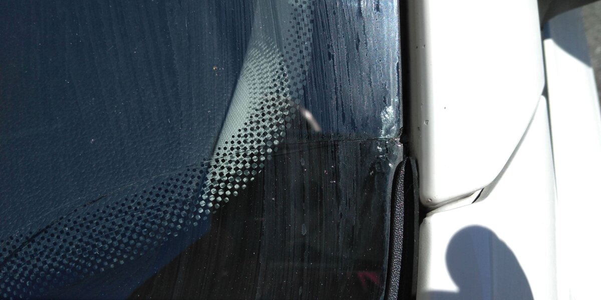 EXCLUSIV / FOTO Furie după calificarea României U21 în semifinale la EURO! Mașini cu numere de România, vandalizate în Italia 