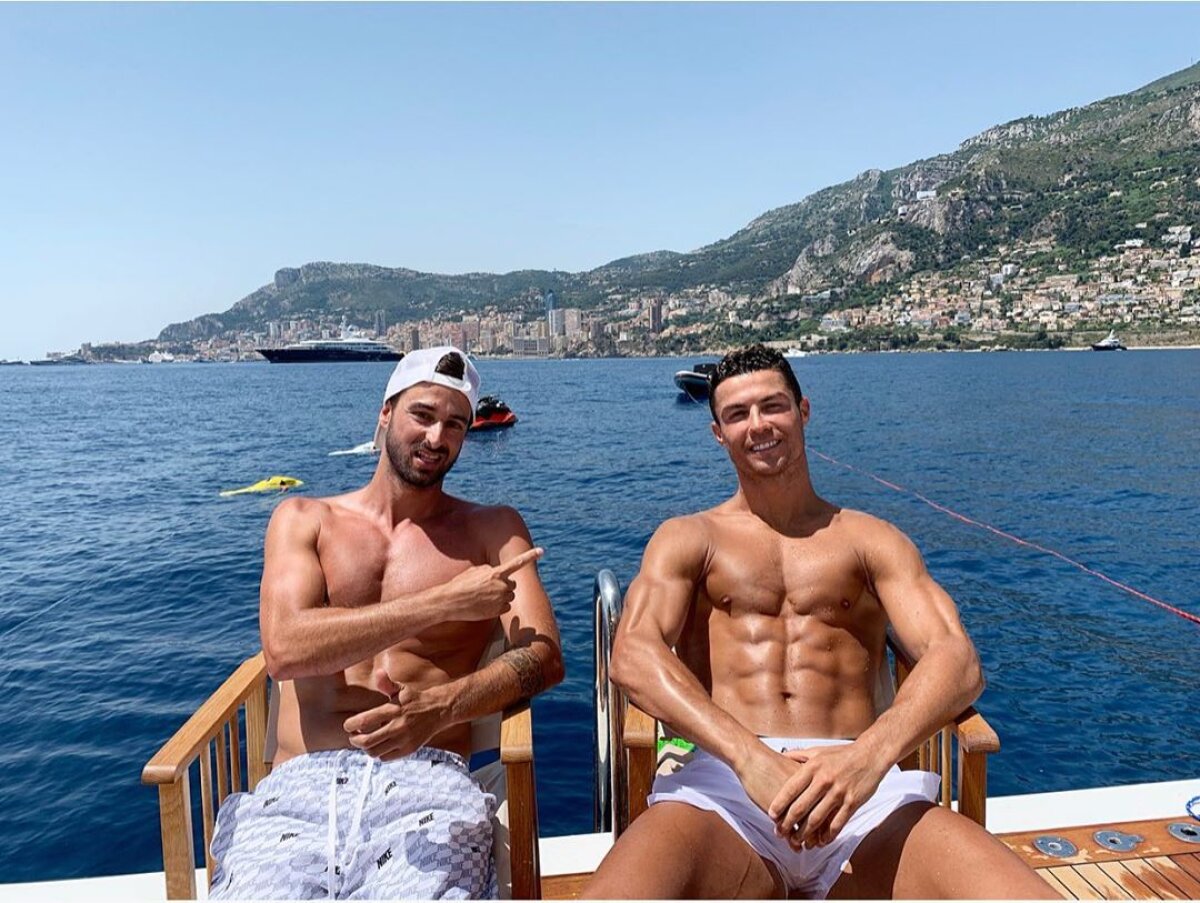 FOTO Cristiano Ronaldo și Georgina Rodriguez, surprinși în ipostaze intime pe iaht