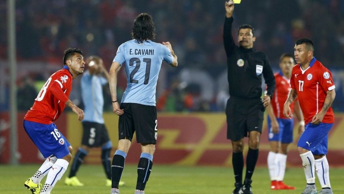 COPA AMERICA // FOTO Fotbalistul-golan! Încă un gest grosolan al lui Gonzalo Jara, la fix 4 ani după ce i-a băgat degetul în fund lui Cavani