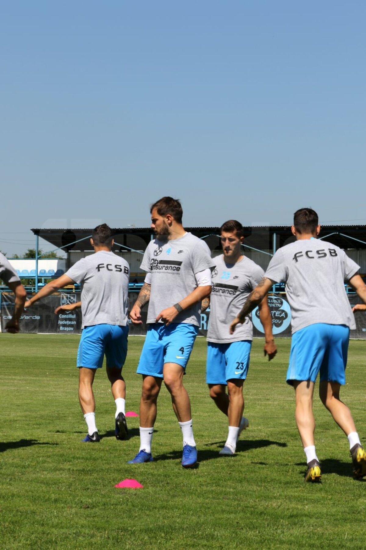 FCSB // VIDEO + FOTO Jucătorii de la FCSB trag tare în cantonamentul din Brașov! Imagini de la antrenament + Lucian Filip: „Mister e foarte exigent”