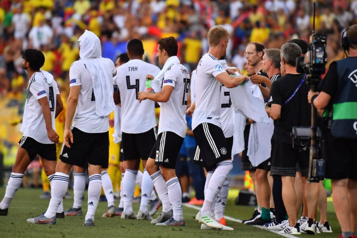 GERMANIA U21 - ROMÂNIA U21 // FOTO Cum au luptat jucătorii celor două echipe cu canicula în pauzele de hidratare
