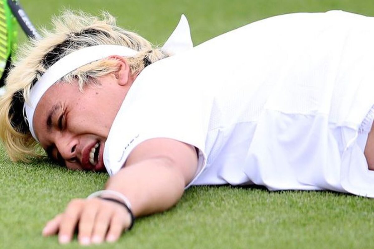 Eliminat în calificările pentru Wimbledon, Akira Santillan a cedat nervos și și-a distrus toate cele 5 rachete!