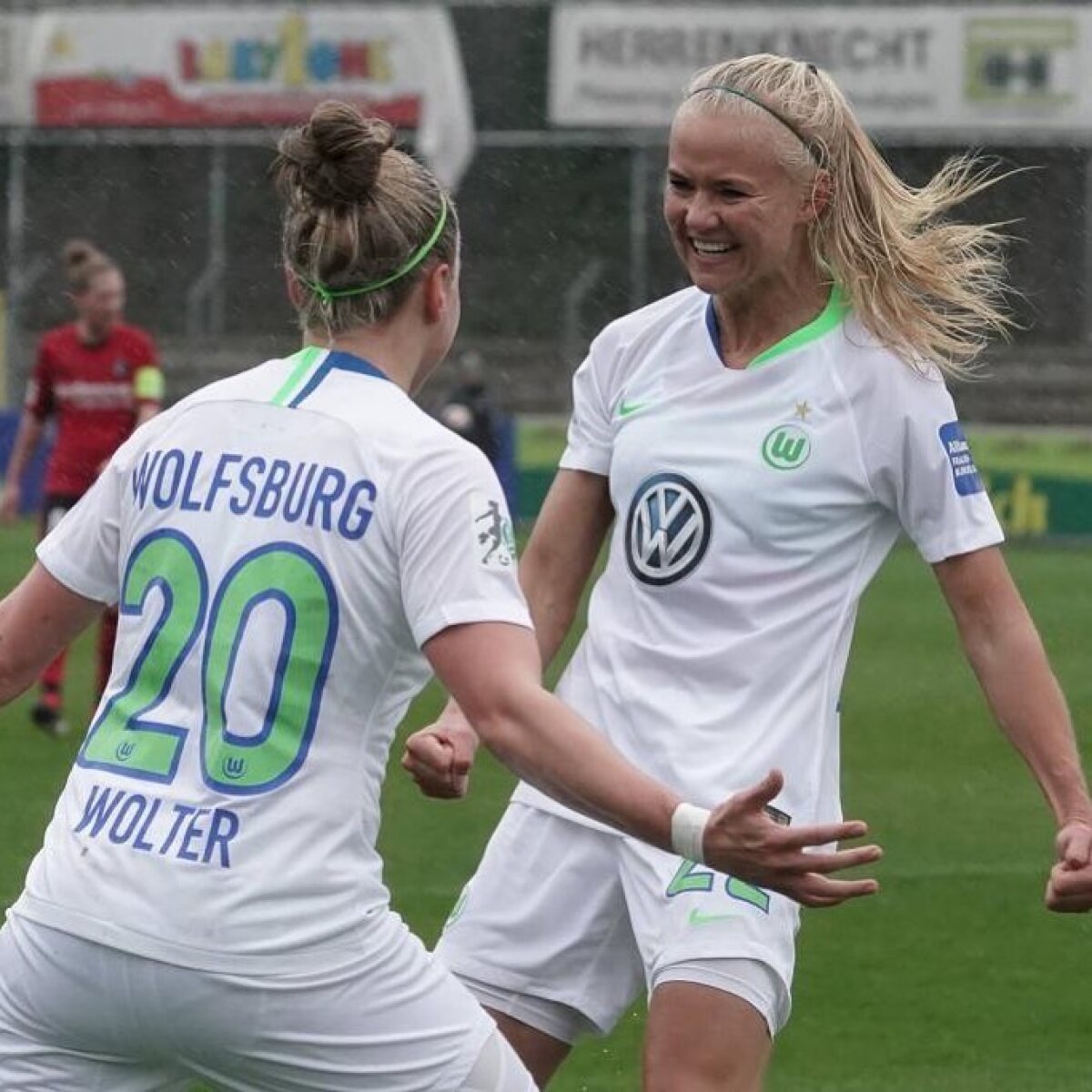 FOTO Ambasada Suediei la București a reacționat după sărutul pasional de la CM feminin, dintre Magdalena Eriksson și Pernille Harder