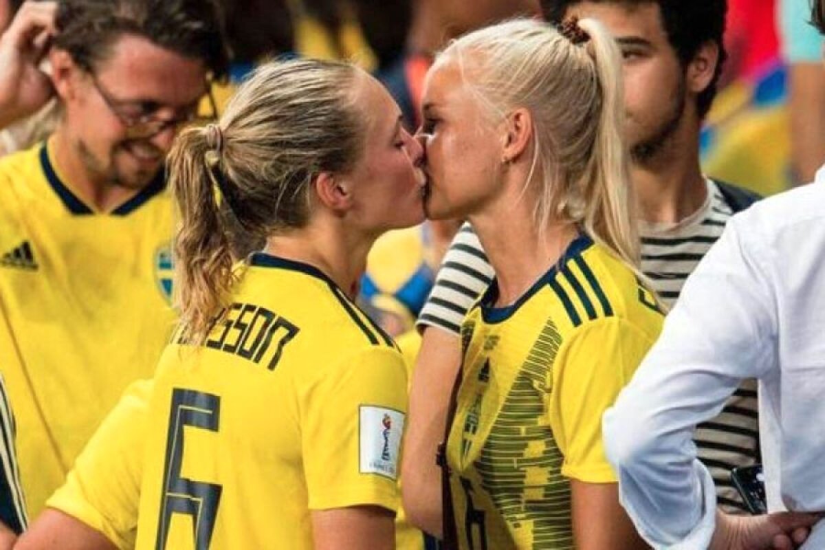 FOTO Ambasada Suediei la București a reacționat după sărutul pasional de la CM feminin, dintre Magdalena Eriksson și Pernille Harder