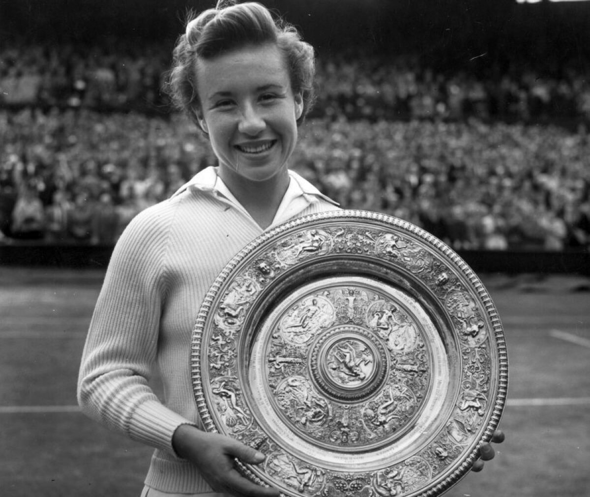 WIMBLEDON // VIDEO Începe cel mai elegant și excentric turneu de Grand Slam! De la scandalul tălpilor portocalii ale lui Roger Federer la cele 23 de tone de căpșune consumate