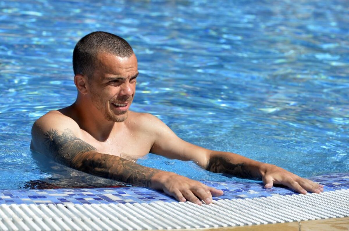 VIDEO+FOTO EXCLUSIV Dinamoviștii s-au relaxat la piscină! Dan Nistor: „La ce fizic ai, numai la sală nu te mai duci acum”