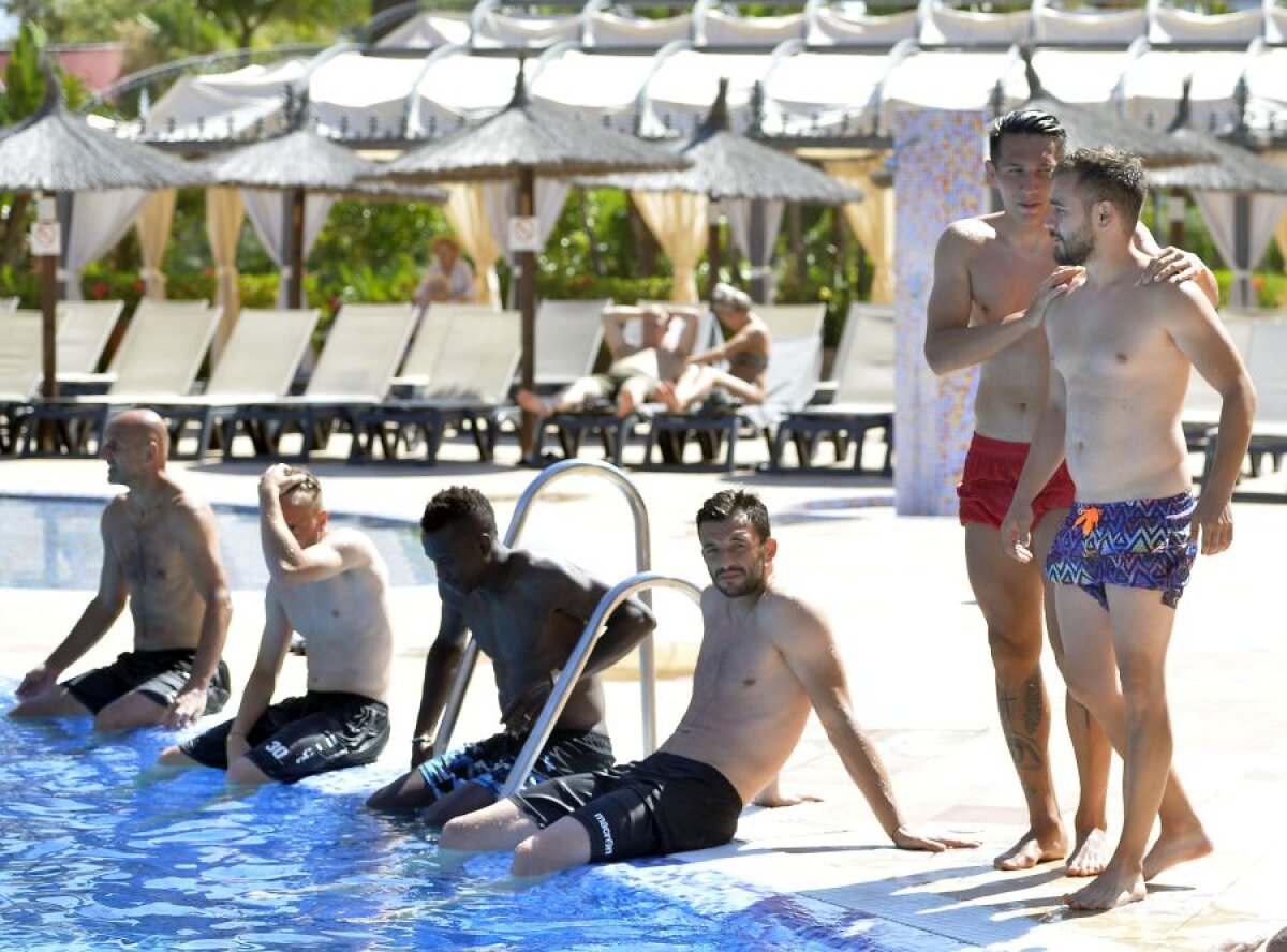 VIDEO+FOTO EXCLUSIV Dinamoviștii s-au relaxat la piscină! Dan Nistor: „La ce fizic ai, numai la sală nu te mai duci acum”