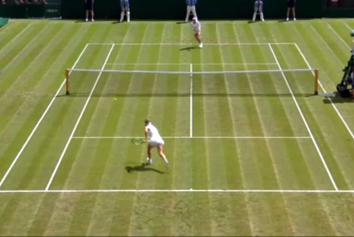 SIMONA HALEP - ALIAKSANDRA SASNOVICH // FOTO Ce se întâmplă la Wimbledon? Iarba arată teribil încă din primul meci