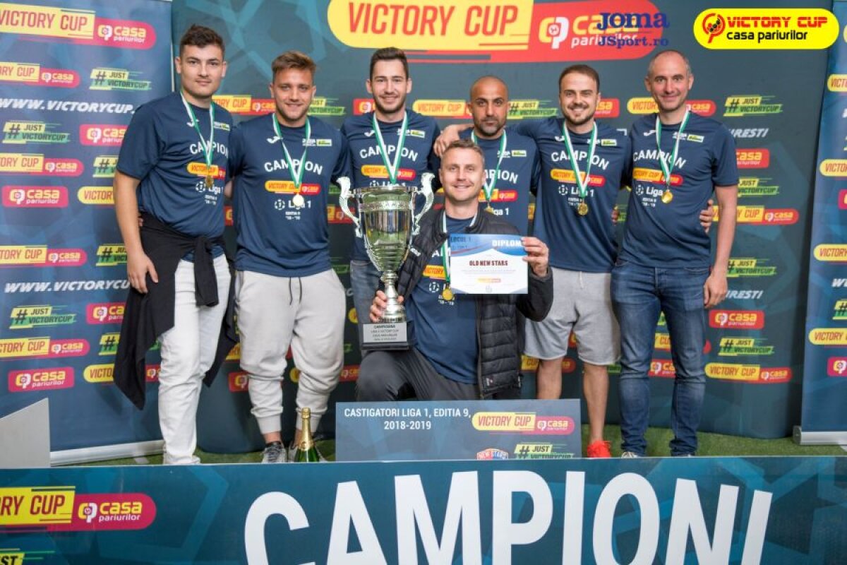 FOTO Petre Marin și Sorin Ghionea joacă fotbal, deși au trecut de 40 de ani